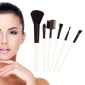 Sprawdzajcie nowości w naszym sklepie🥰🥰🥰 w naszej ofercie znajdziecie także akcesoria do makijażu 💗💗💗 #beelash #rzesypoznan #beautyshop #newproducts #makeupbrushes